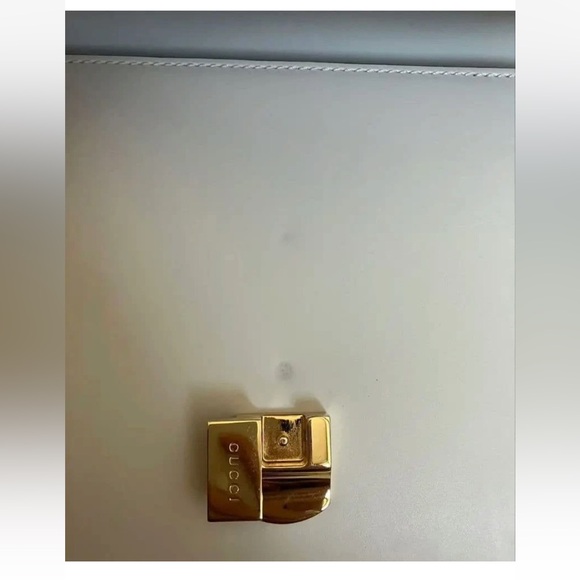 Gucci White Shoulder Bag with Gold and Navy Accents - Picture 8 of 9